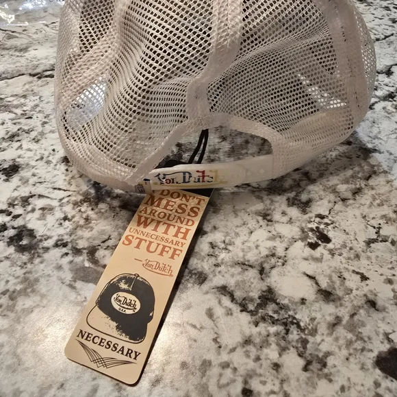 NWT Von Dutch twister trucker hat
